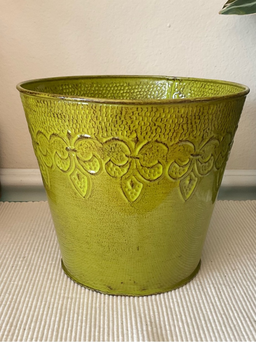 Robert Allen Fleur de lis metal planter chartreuse and brown with drainage holes